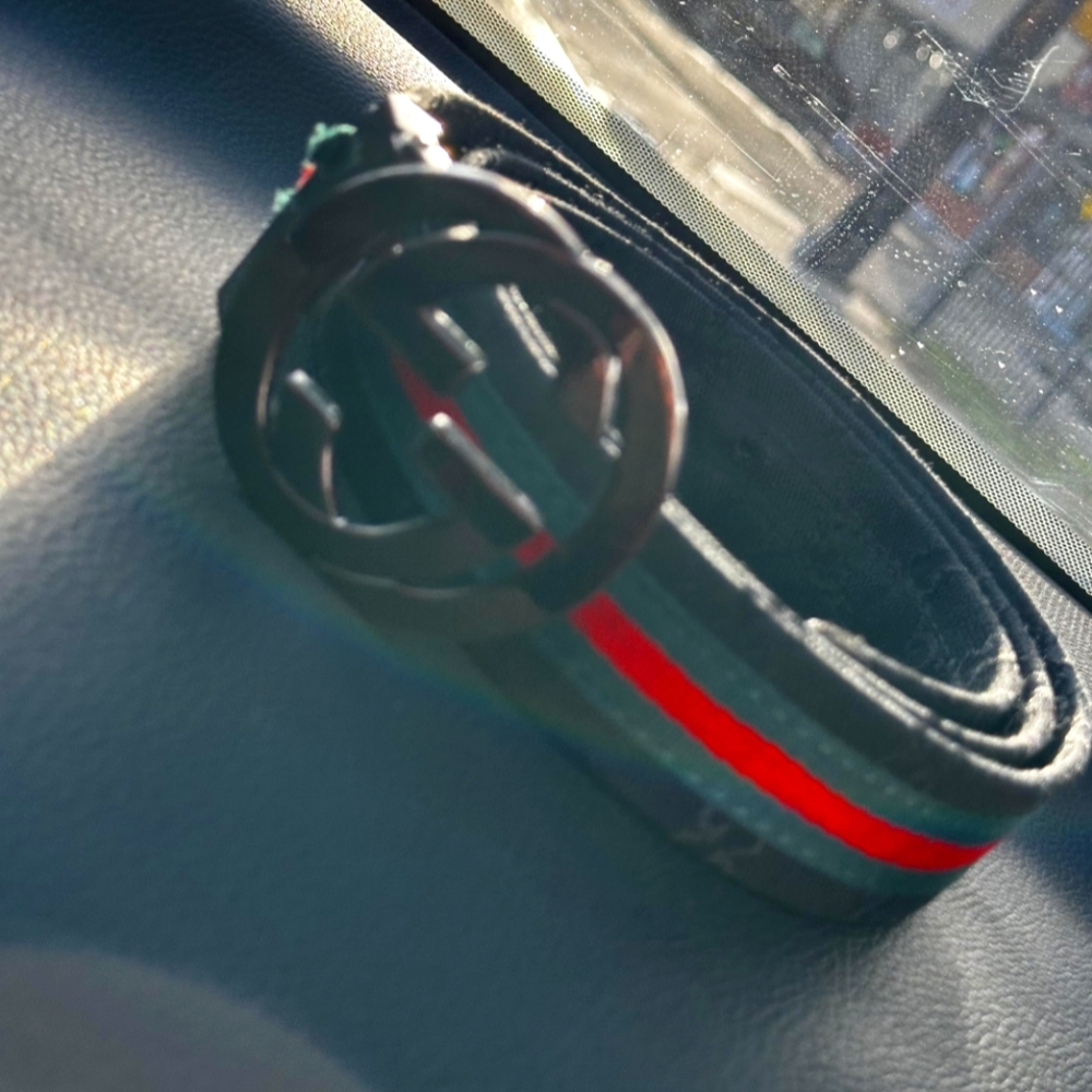 A almost new Gucci belt